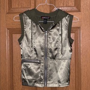 Takeout vest sleeve less